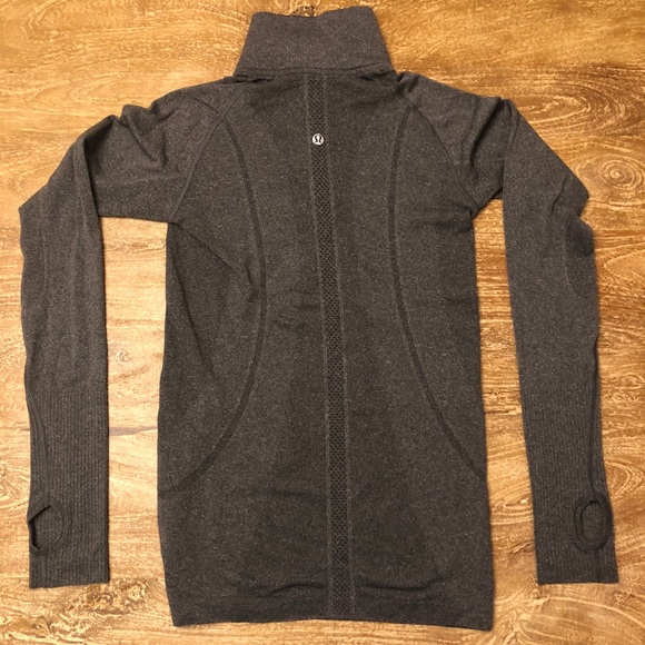 Lululemon🍋 Zipper Tech Pullover 🏃🏼♀️ - Picture 7 of 8